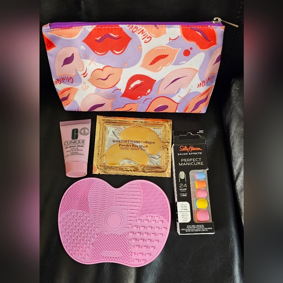 Clinique Beauty Bundle Five Piece Set New Without Tags - Picture 2 of 7